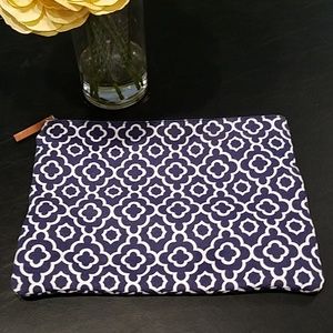 Pottery Barn Kids Large Tile Zip Bag! 💙 🤗